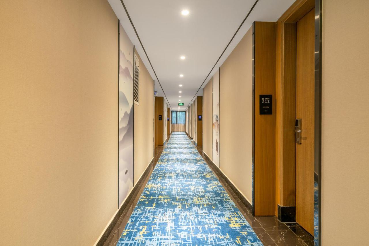 Boyi Hotel 3*