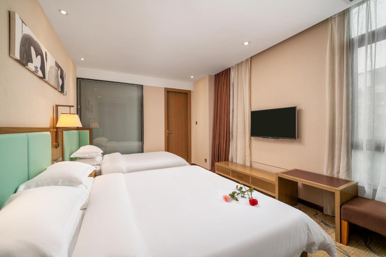 Boyi Hotel 3*