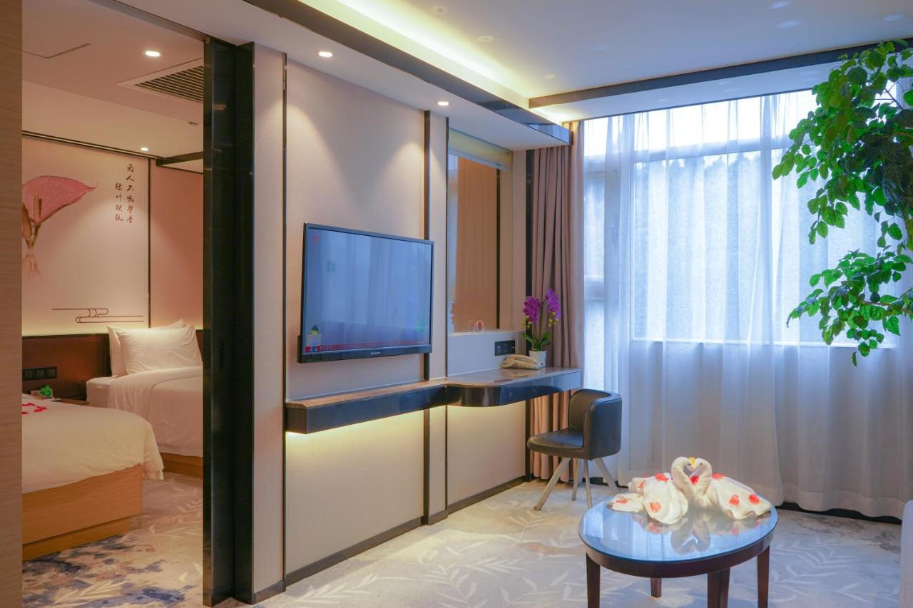 Hotel Guangdong Baiyun 3*
