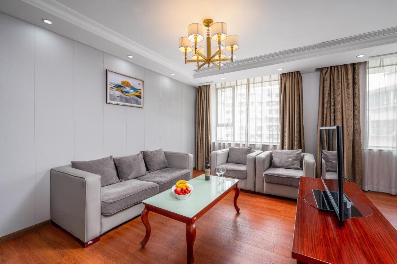 Shi Liu Hotel 3*