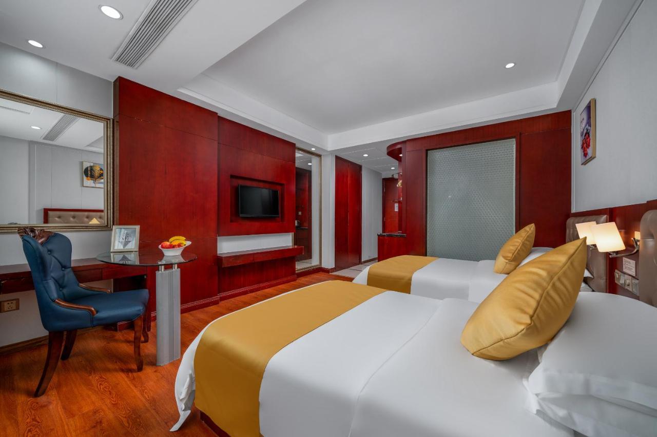 Shi Liu Hotel 3*