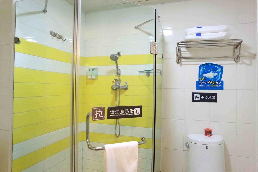 7Days Inn Guangzhou Gangding Longkou XI Road 2*