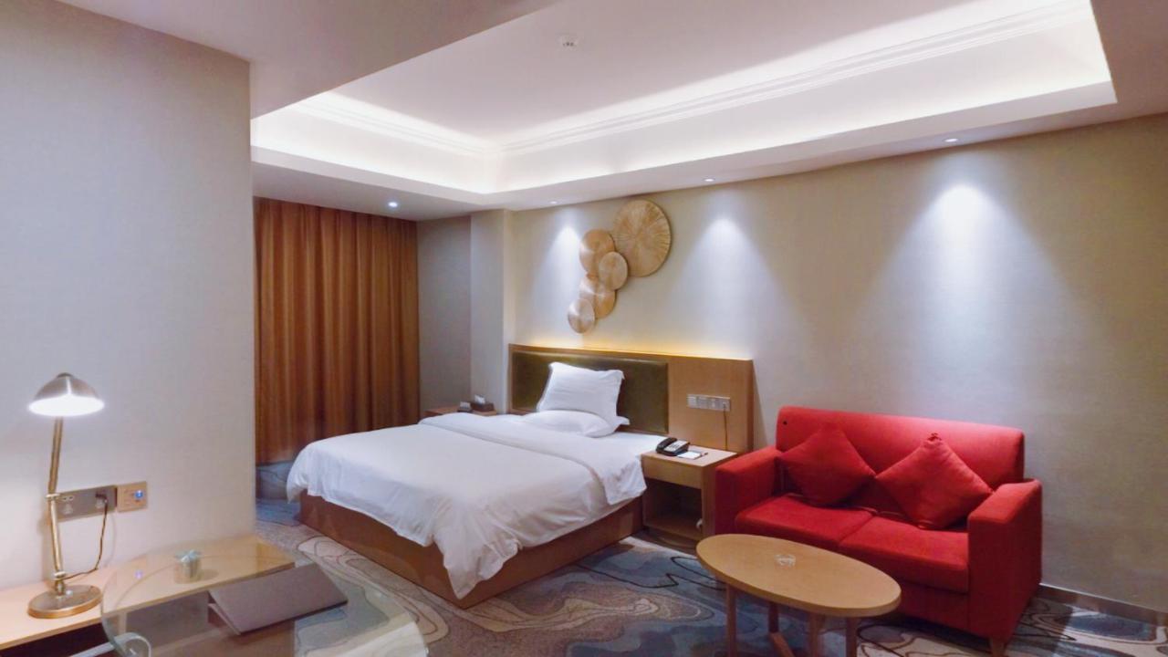 Hotel Huihe 4*