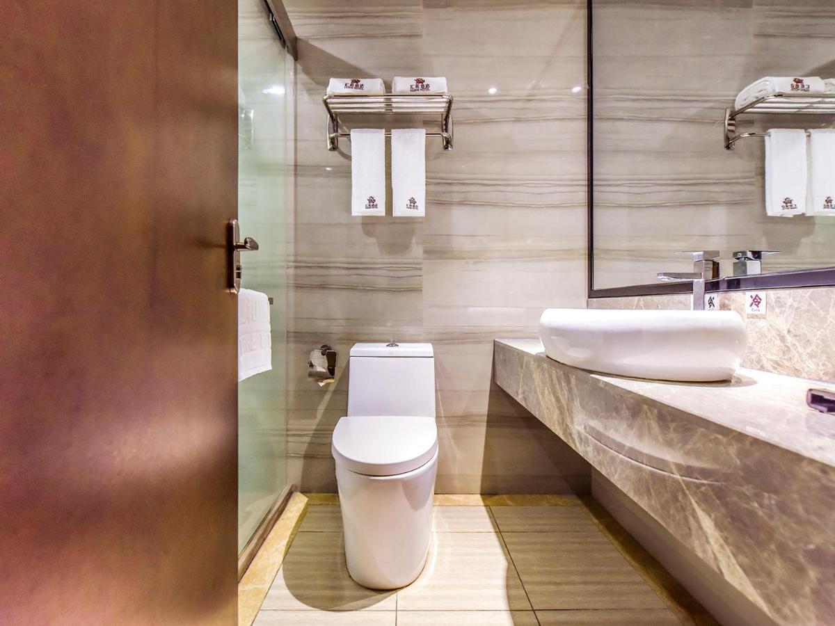 Huihe Hotel 4*