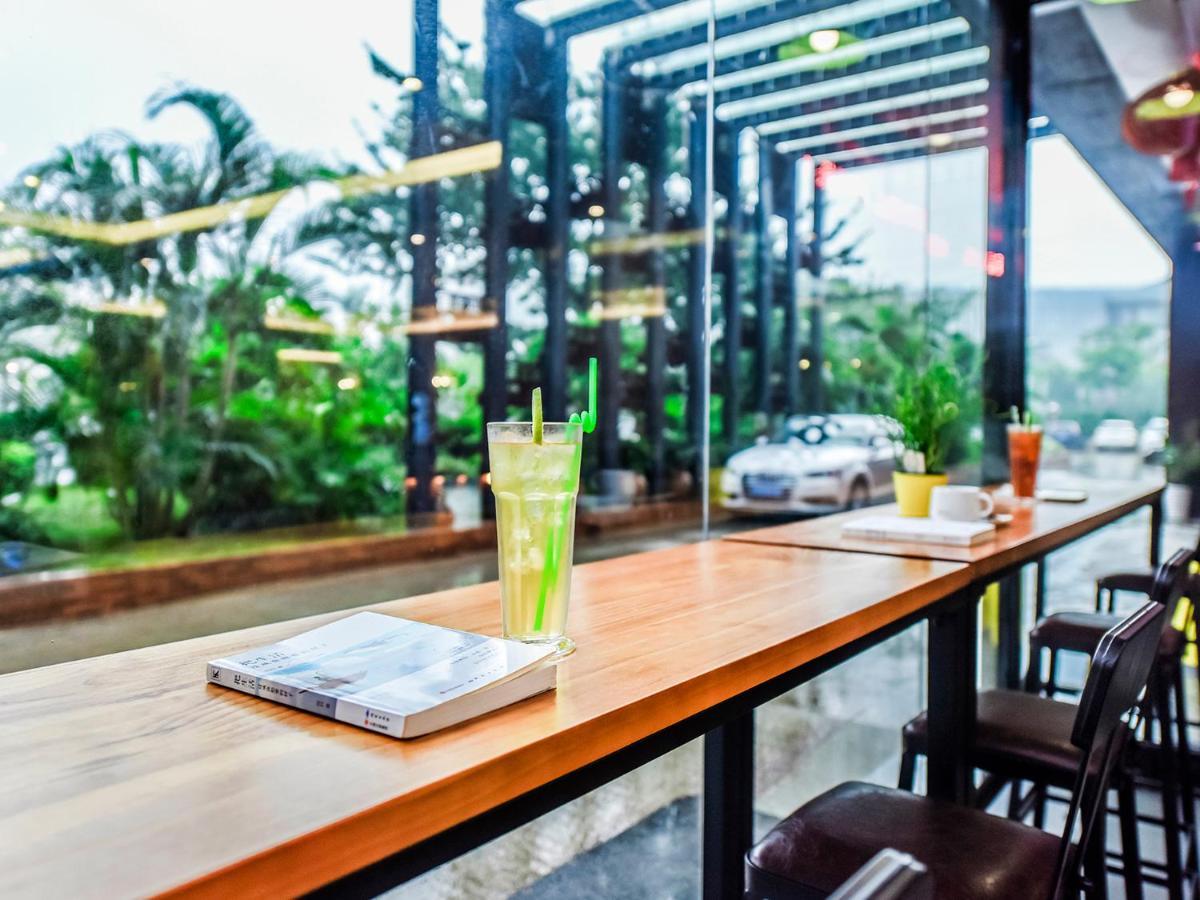 Hotel Huihe 4*