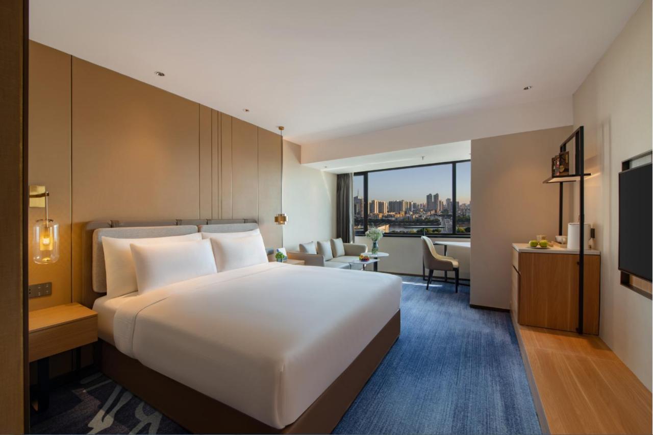 - Free Shuttle Bus To Exhibition Center During Fair Period Hotel Guangzhou