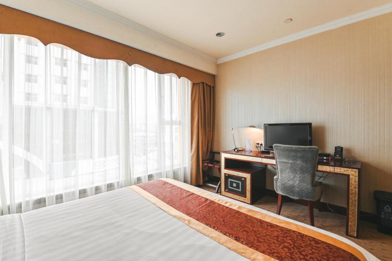Hotel Royal Plaza 3*