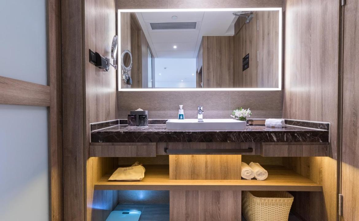 Atour Jiangtai Road Station Hotel 4*