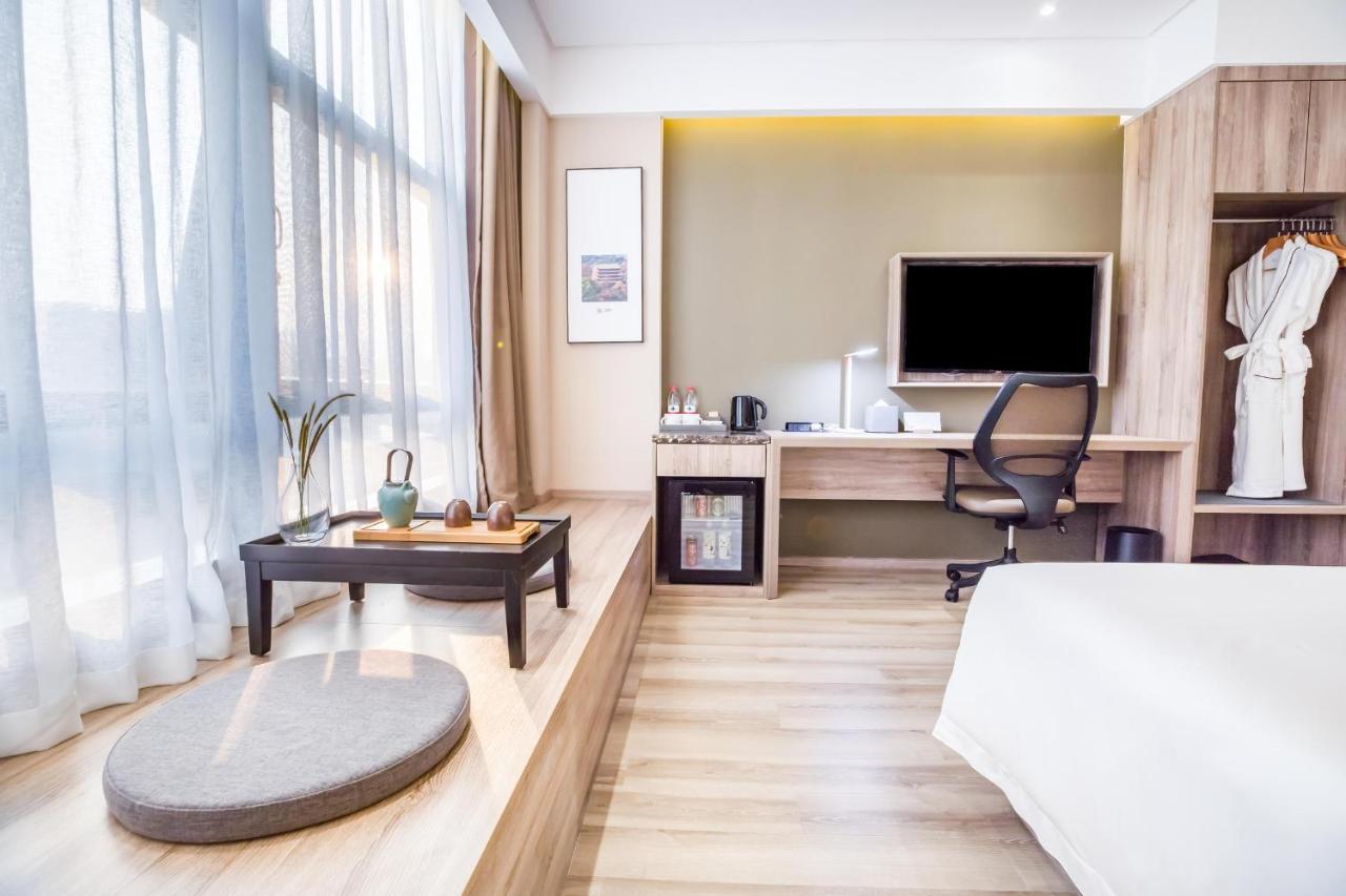 Atour Jiangtai Road Station Hotel