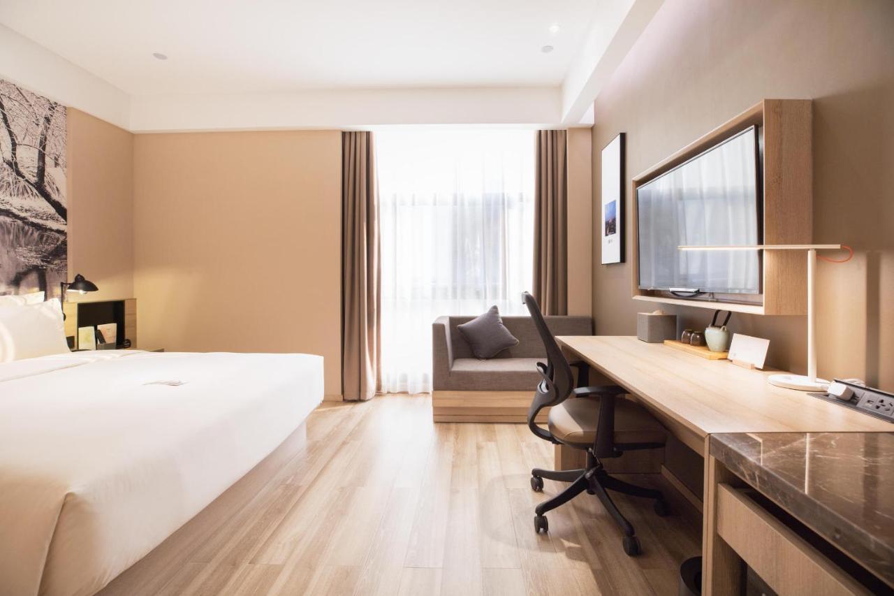 Atour Jiangtai Road Station Hotel 4*