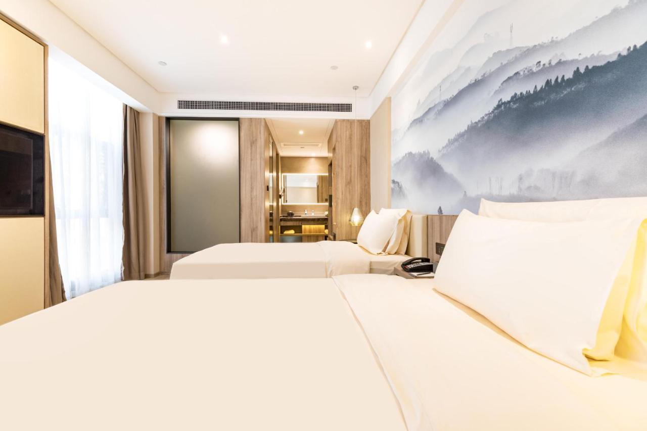 Atour Jiangtai Road Station 4*
