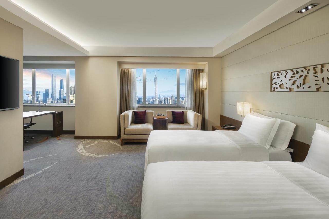 Crowne Plaza Centre By Ihg - Free Shuttle Between And Exhibition Center During Fair & Exhibitor Registration Counter Hotel