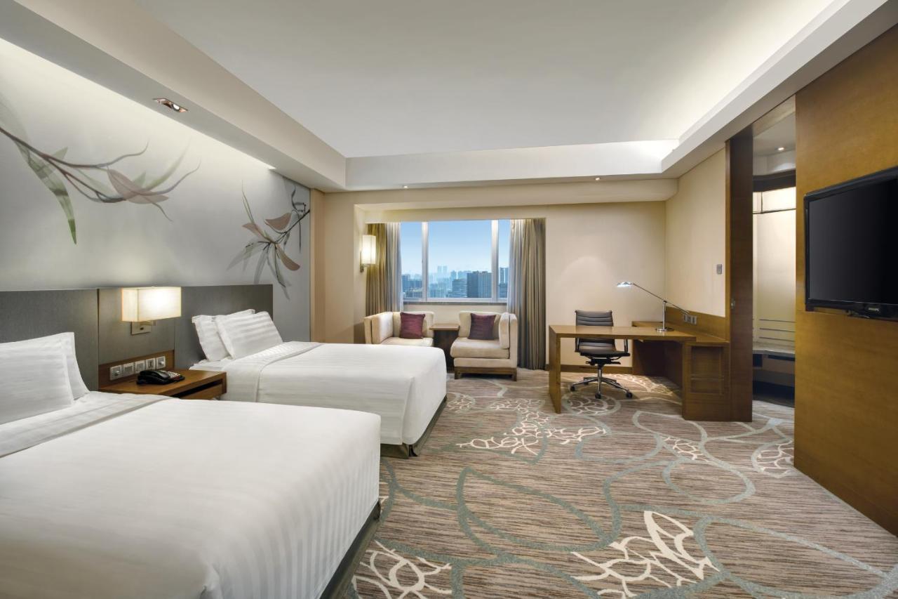 Hotel Crowne Plaza Centre By Ihg - Free Shuttle Between And Exhibition Center During Fair & Exhibitor Registration Counter