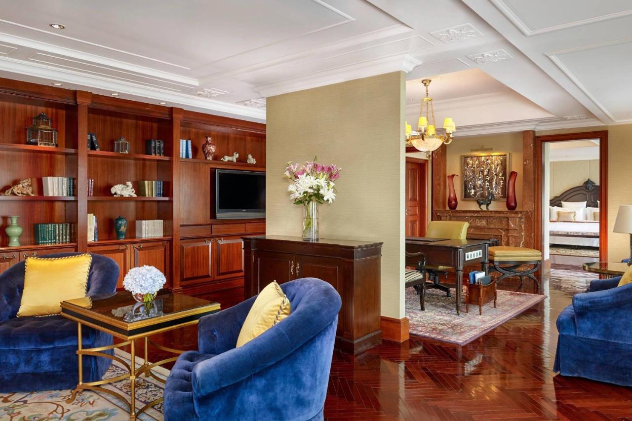 The Ritz-carlton, Hotel