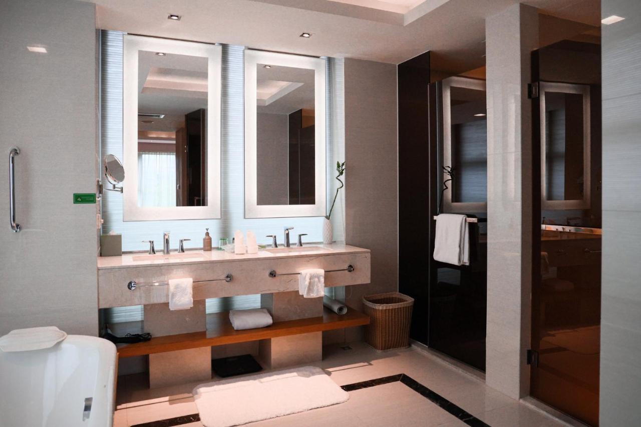 Hotel Junluxe Science City-free Shuttle Bus Service To Fair Guangzhou