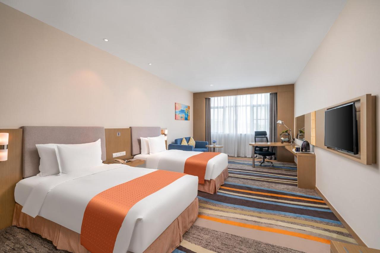 Guangzhou Baiyun Airport Rejoice By Argyle Hotel Rehe Metro Exit B --Free Shuttle Bus Is Provided During The 137Th Canton Fair Guangzhou