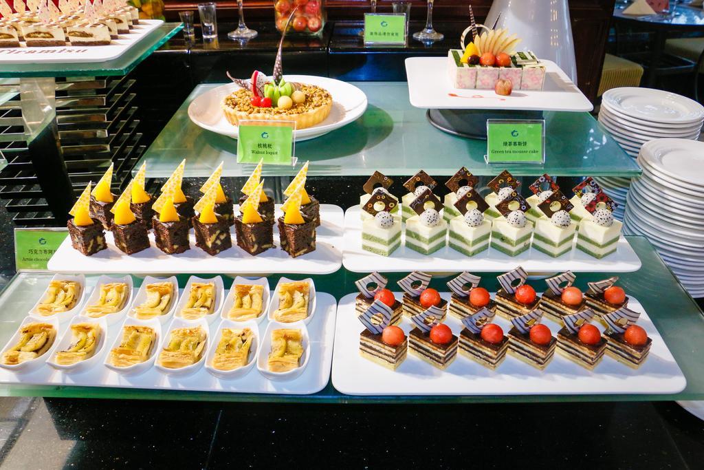 The Royal Marina Plaza Hotel
