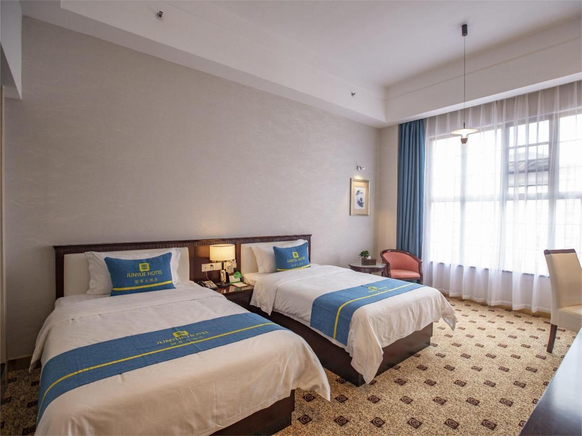 Hotel Junyue 3*