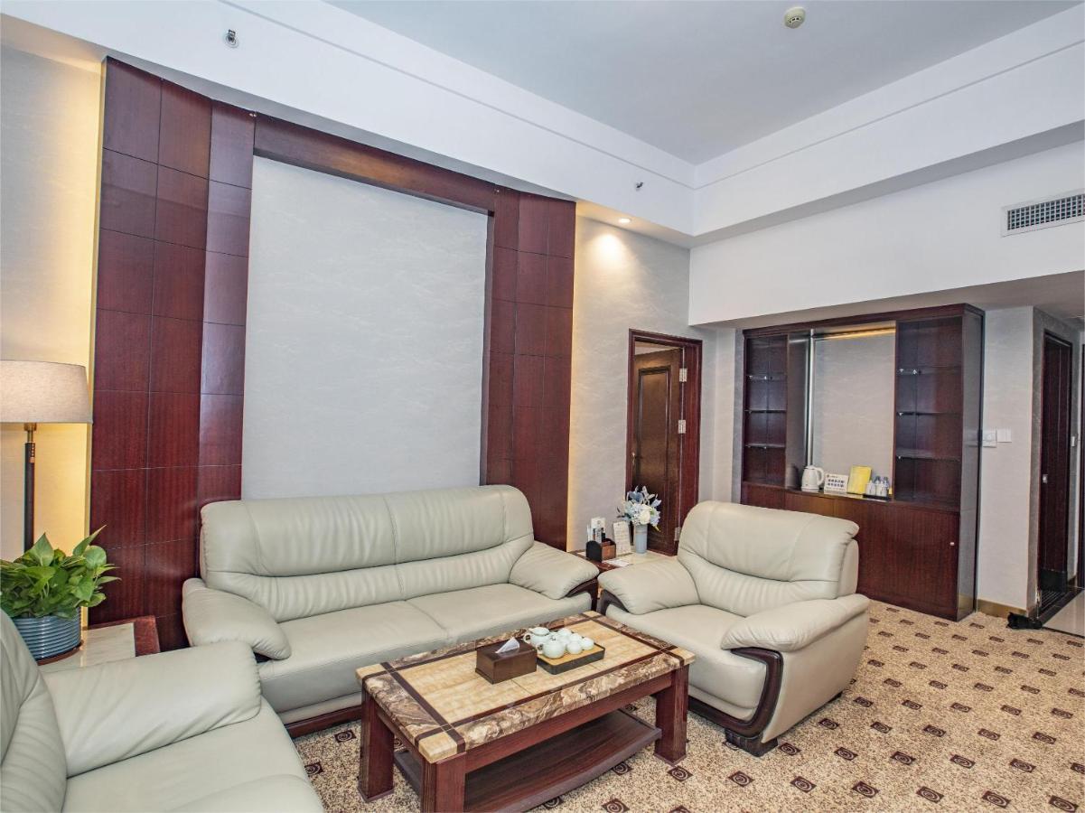 Junyue Hotel 3*