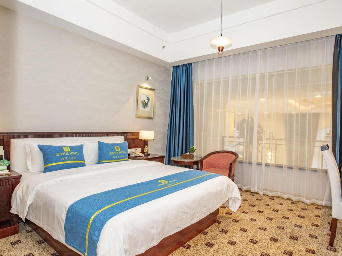 Junyue Hotel 3*