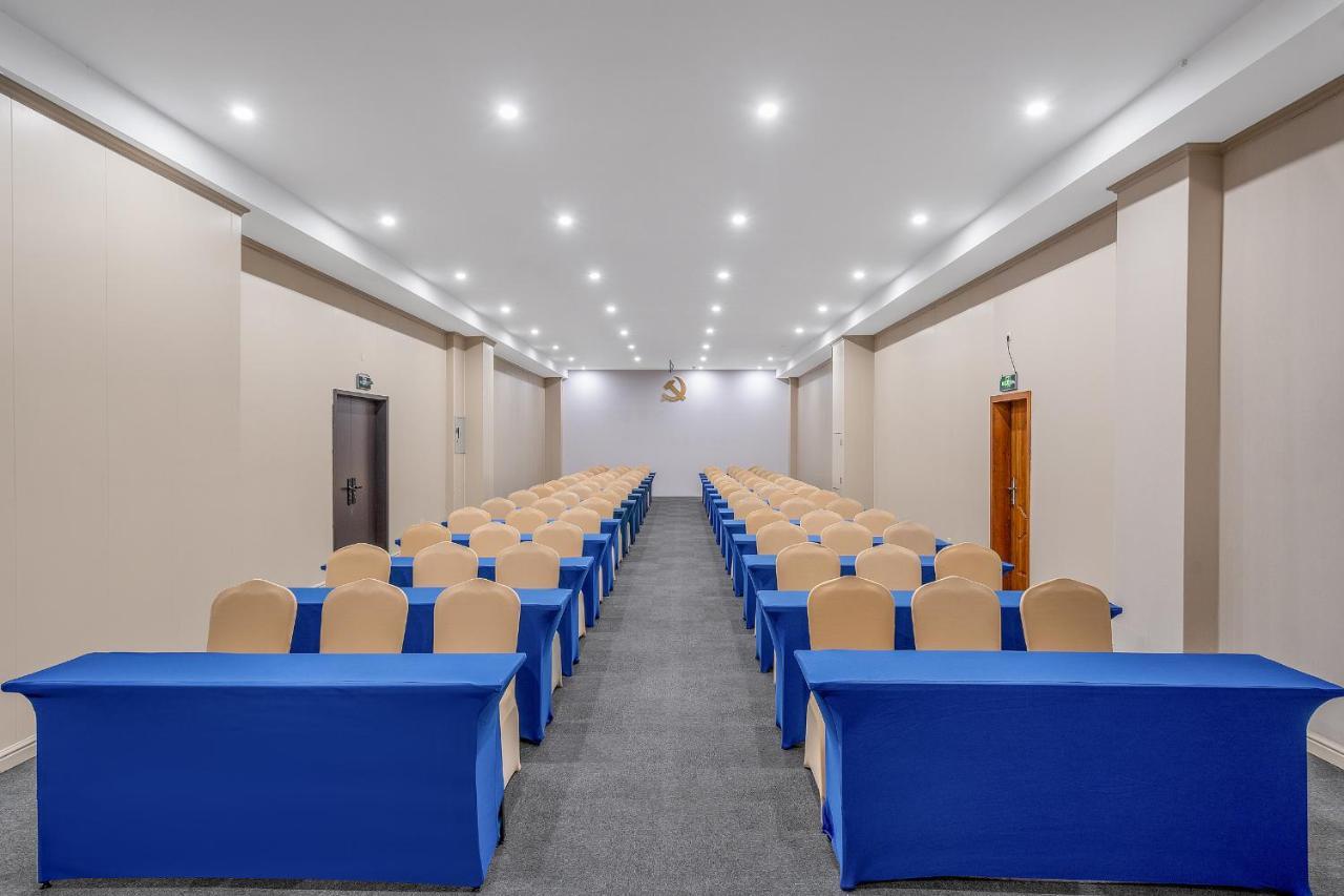 Guangzhou Baiyun Airport Rejoice By Argyle Hotel Rehe Metro Exit B --Free Shuttle Bus Is Provided During The 137Th Canton Fair