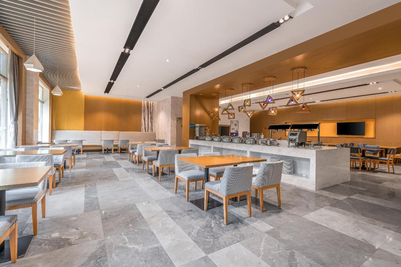 Guangzhou Baiyun Airport Rejoice By Argyle Hotel Rehe Metro Exit B --Free Shuttle Bus Is Provided During The 137Th Canton Fair Guangzhou