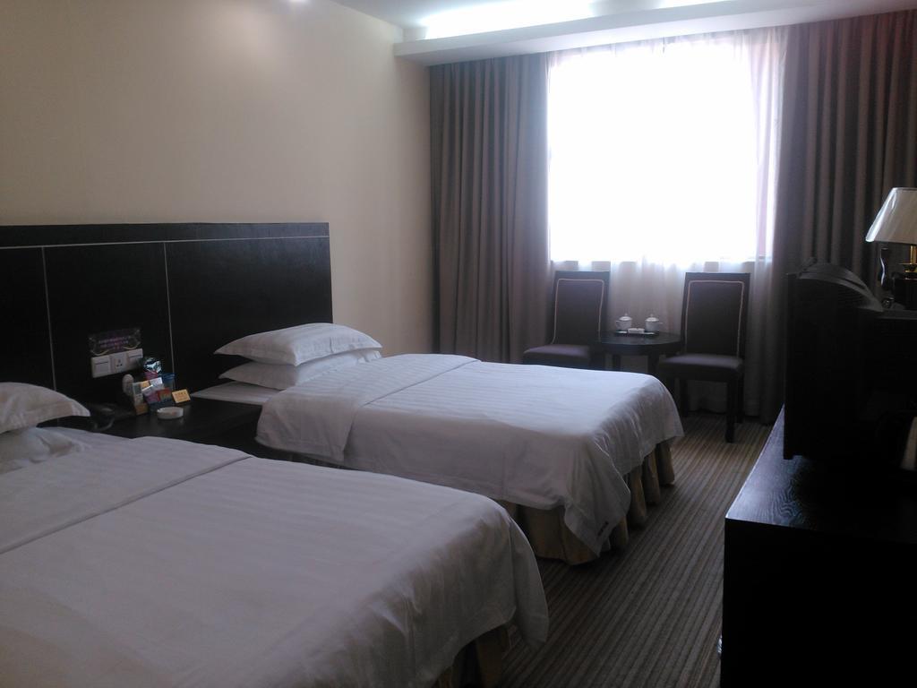 Hotel Jiayi 2*