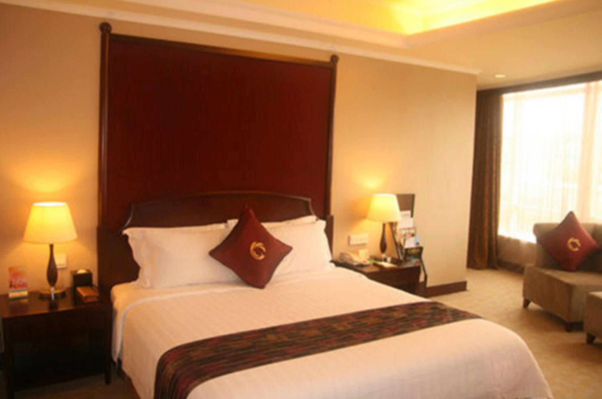 The Royal Marina Plaza 5*