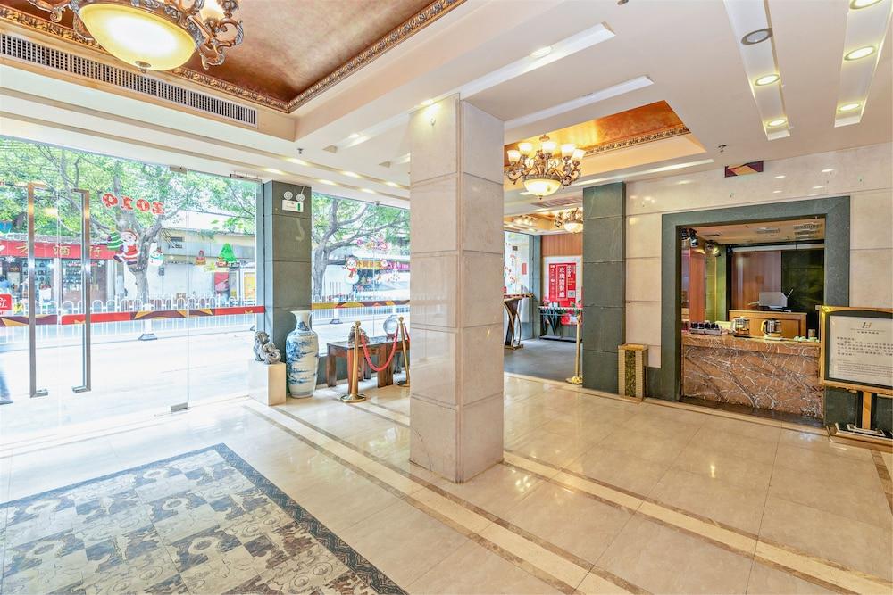 Royal Garden Hotel