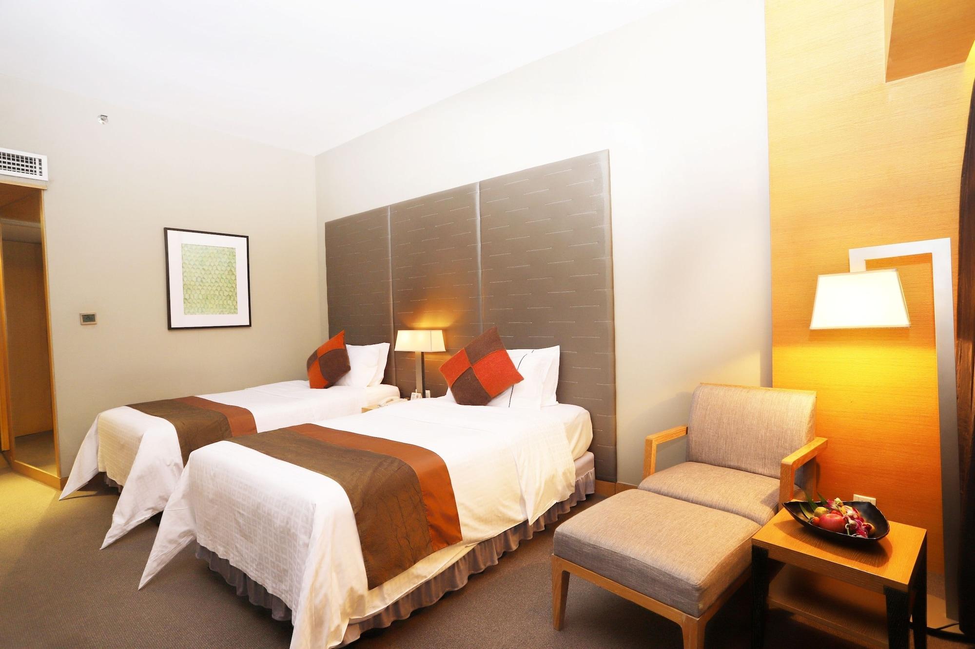 Jianguo Hotel 5*