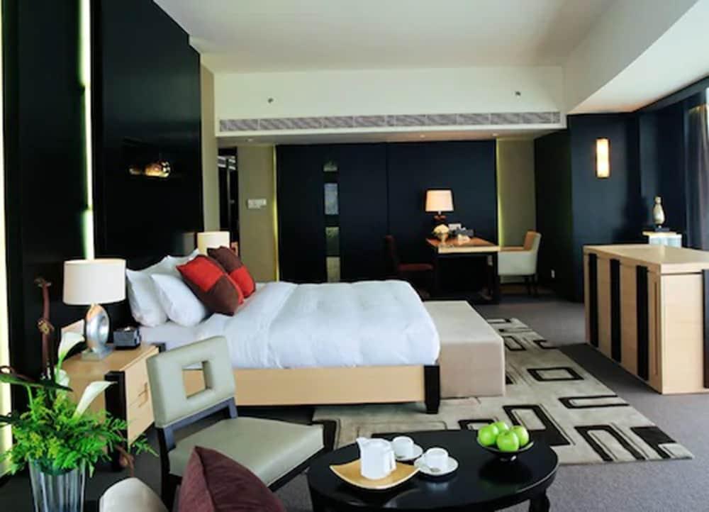 Hotel Jianguo 5*