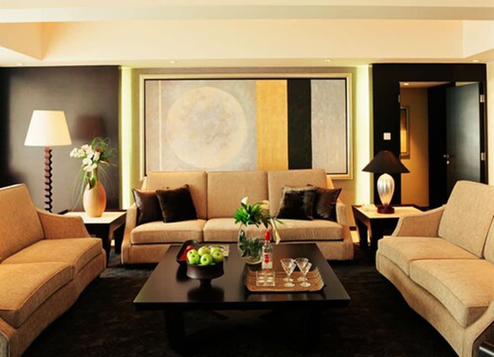 Jianguo Hotel 5*