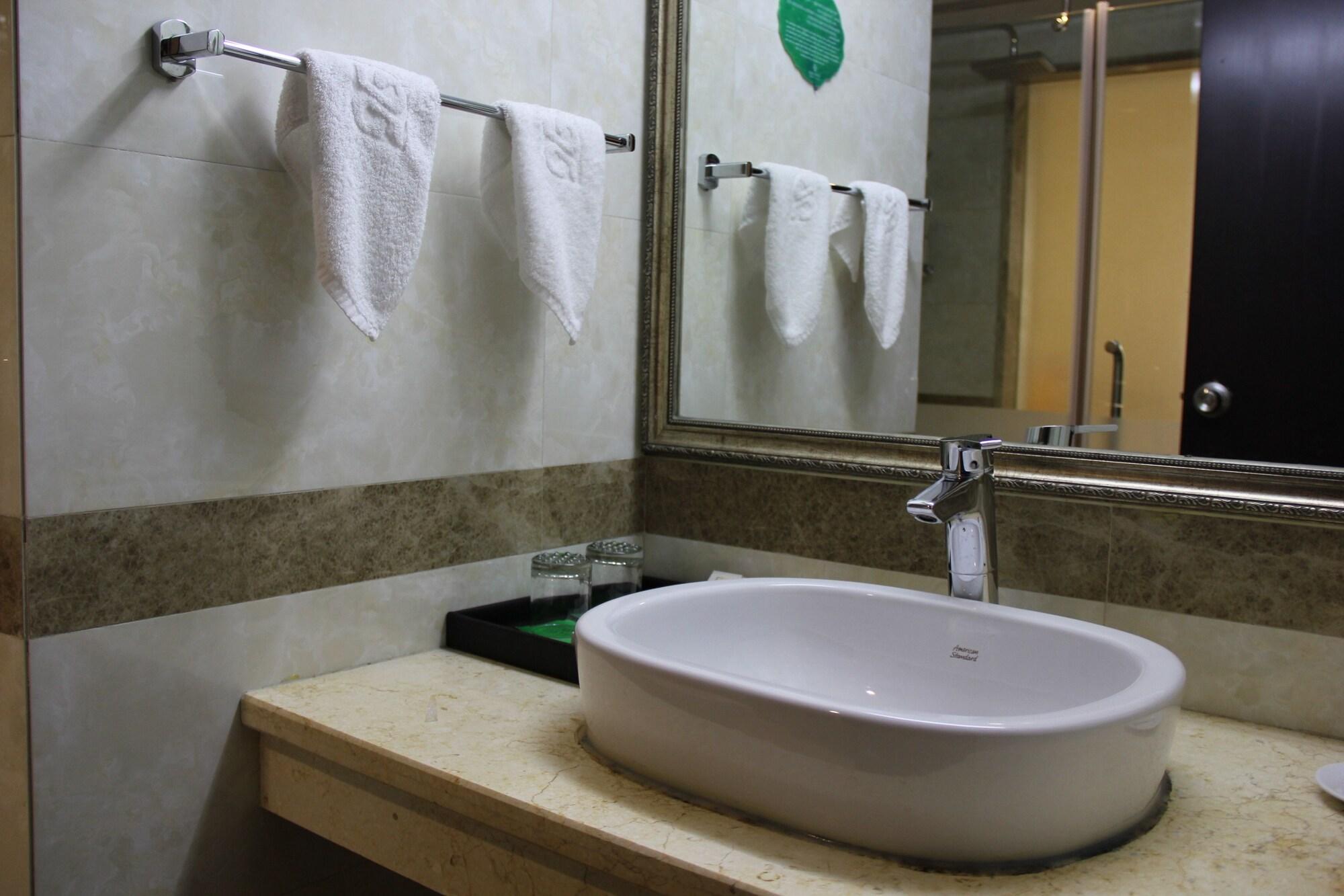 Hotel Guangyong Lido 3*