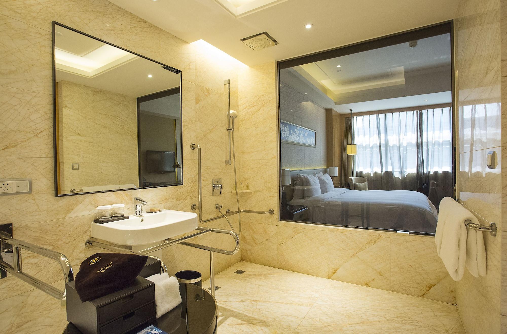 Hilton Baiyun - Free Shuttle For Fair Period, Close To Luhu Golf Club & Leather Market