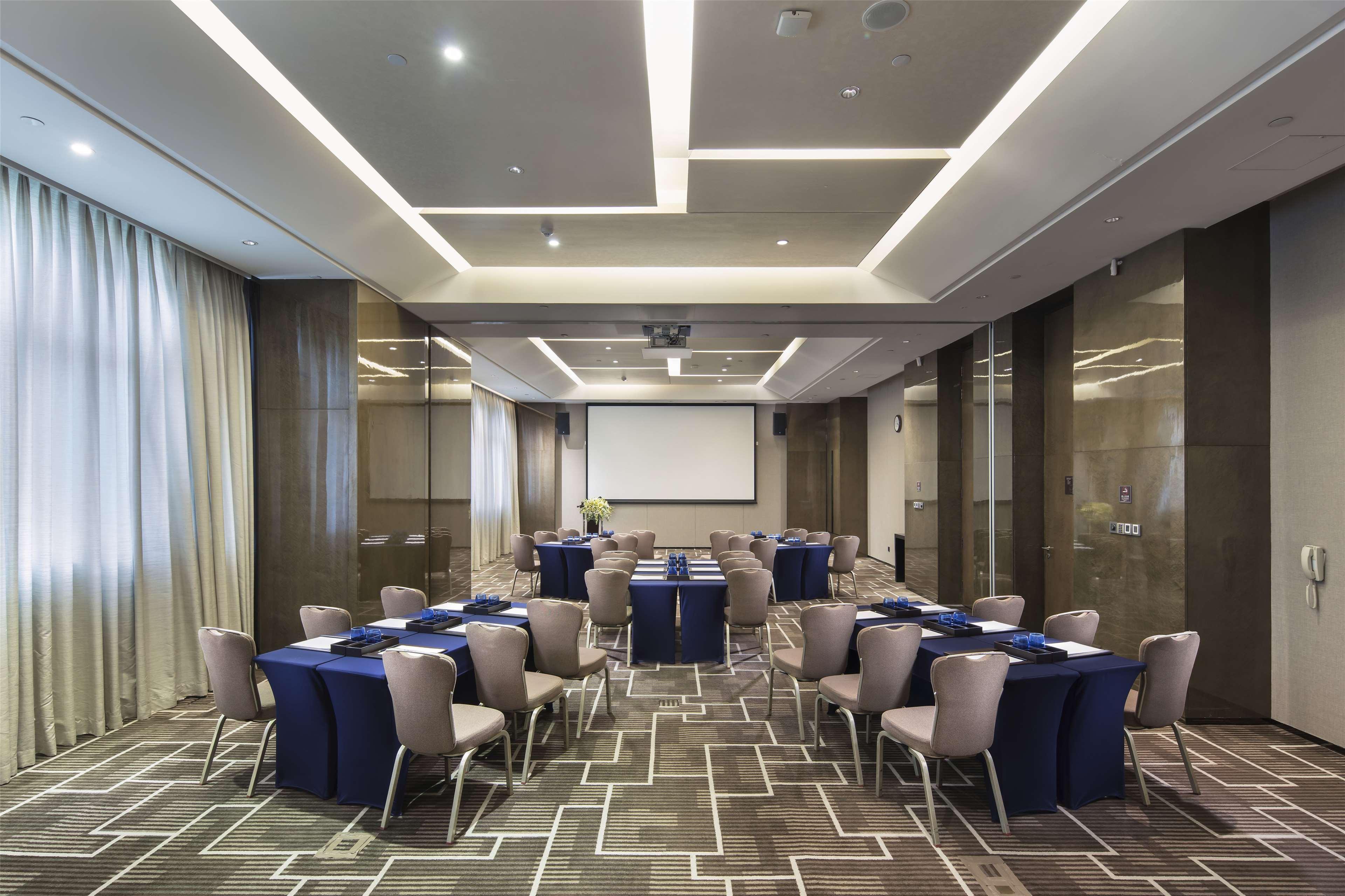 Hotel Hilton Tianhe: Fair Shuttle & Registration 5*
