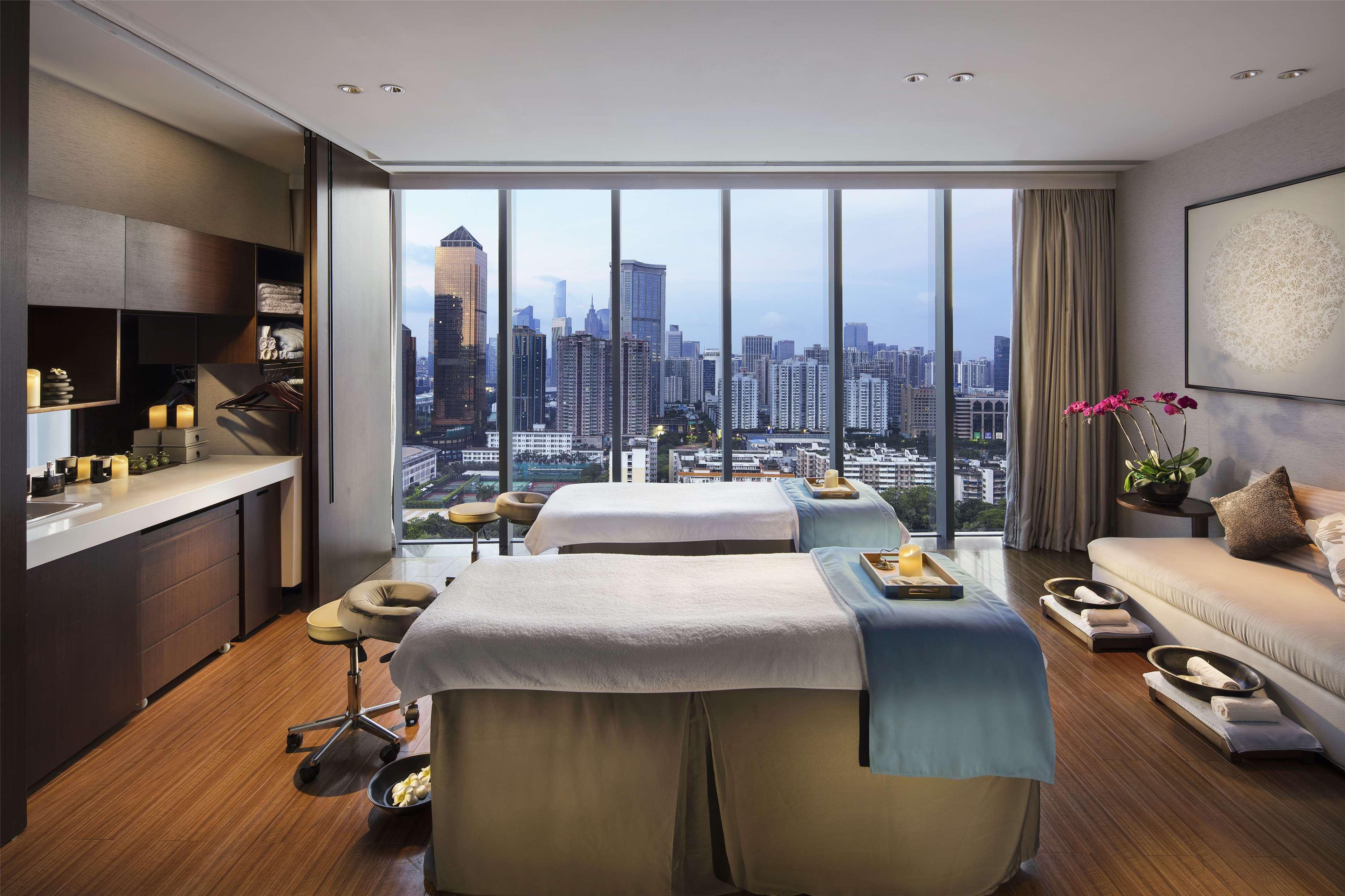 Hotel Hilton Tianhe: Fair Shuttle & Registration
