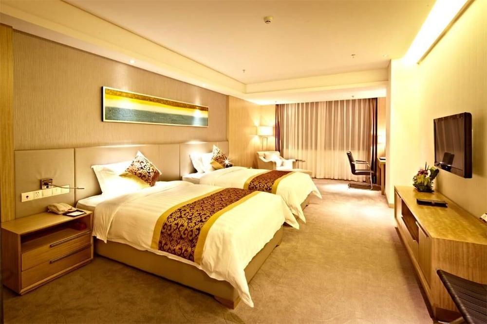 Hotel Pearl River International - Canmetro Line 11 Yijing Lu Station 4*