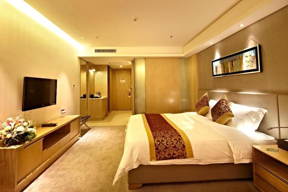 Hotel Pearl River International - Canmetro Line 11 Yijing Lu Station 4*