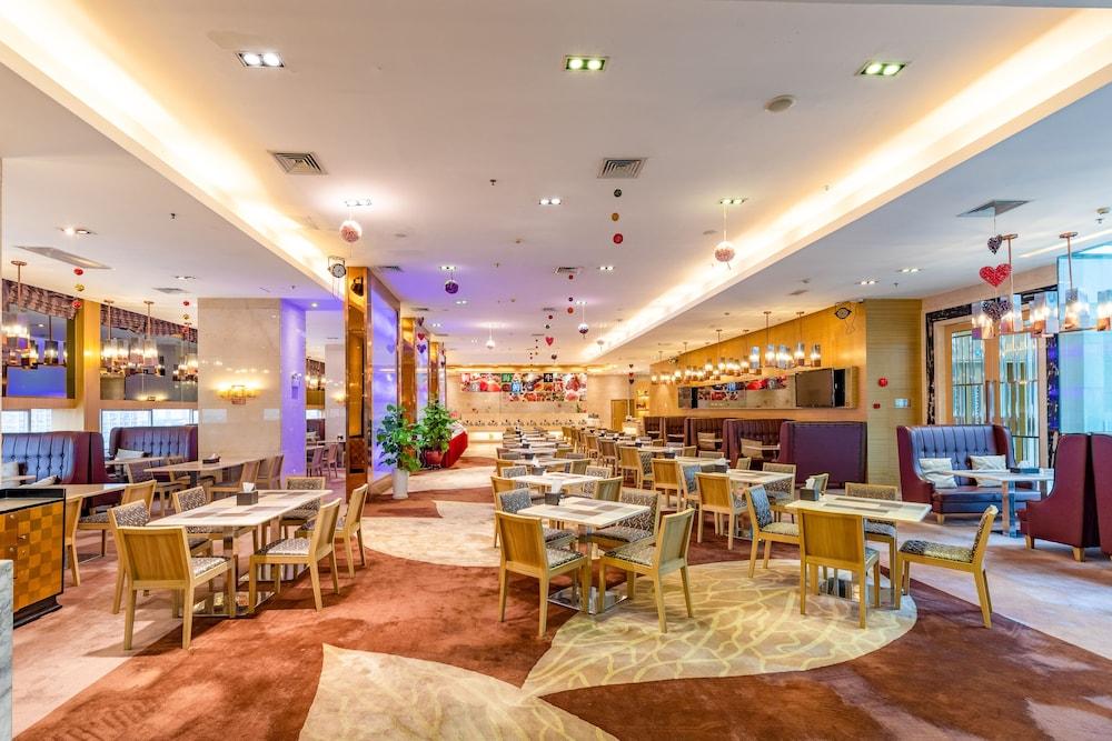 Hotel Pearl River International - Canmetro Line 11 Yijing Lu Station