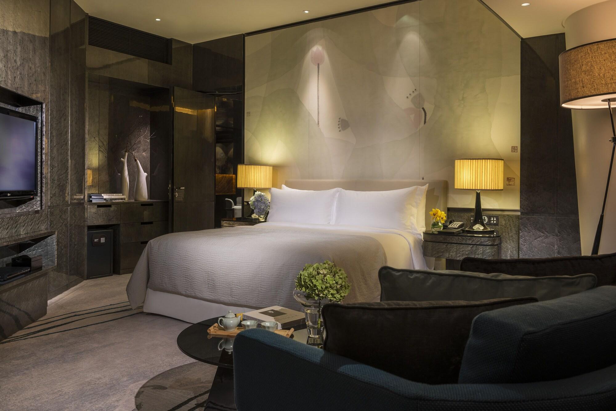 Four Seasons - Free Shuttle Bus To Fair Complex & Overseas Buyer Registration Services During Fair Period Hotel