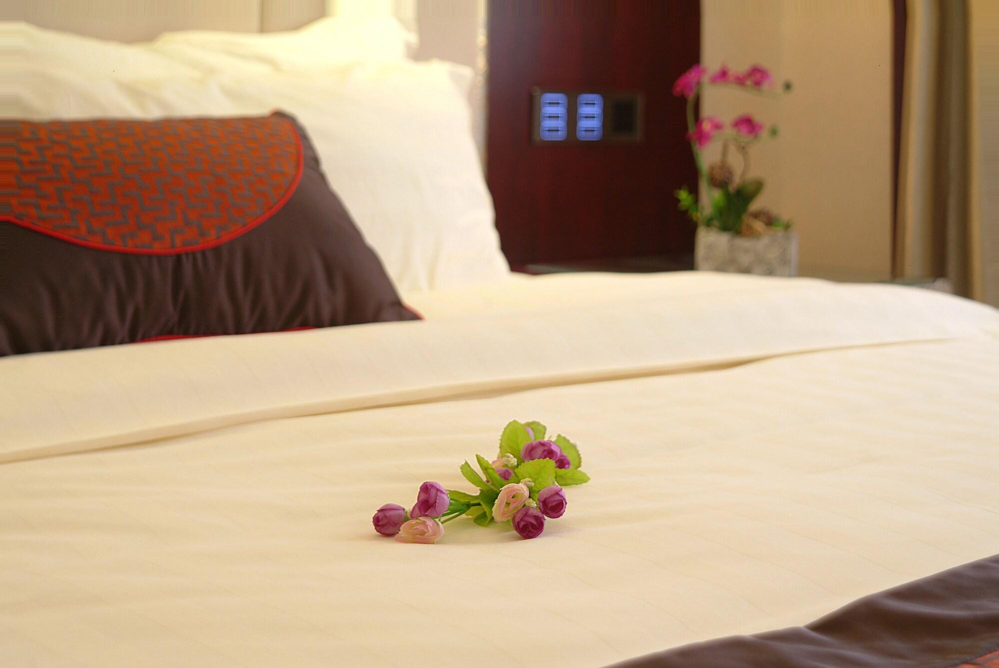 Hotel Guangdong Hotel-free Shuttle & Registration Counter Service During Fair 4*