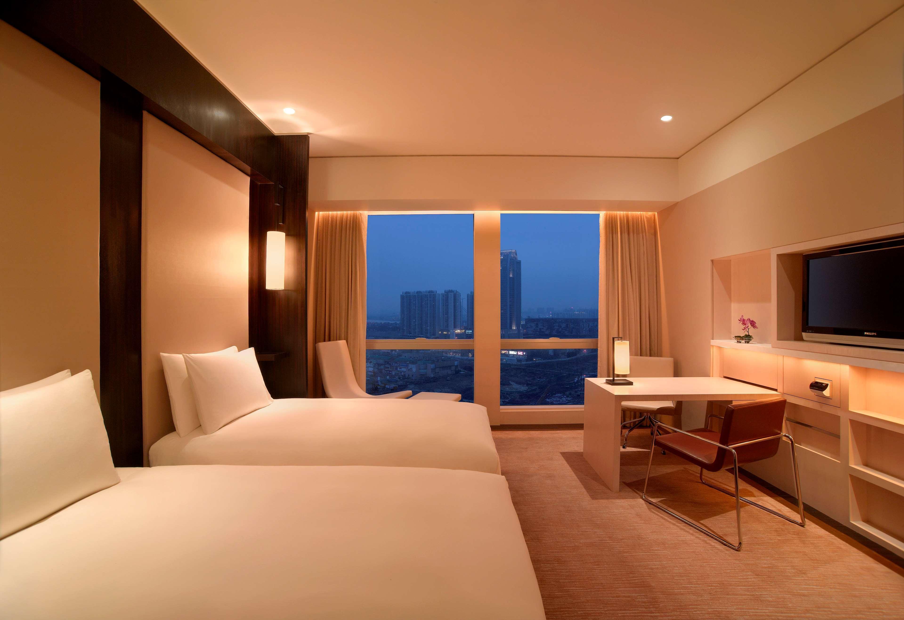 Grand Hyatt - Free Shuttle Between And Exhibition Center During Fair