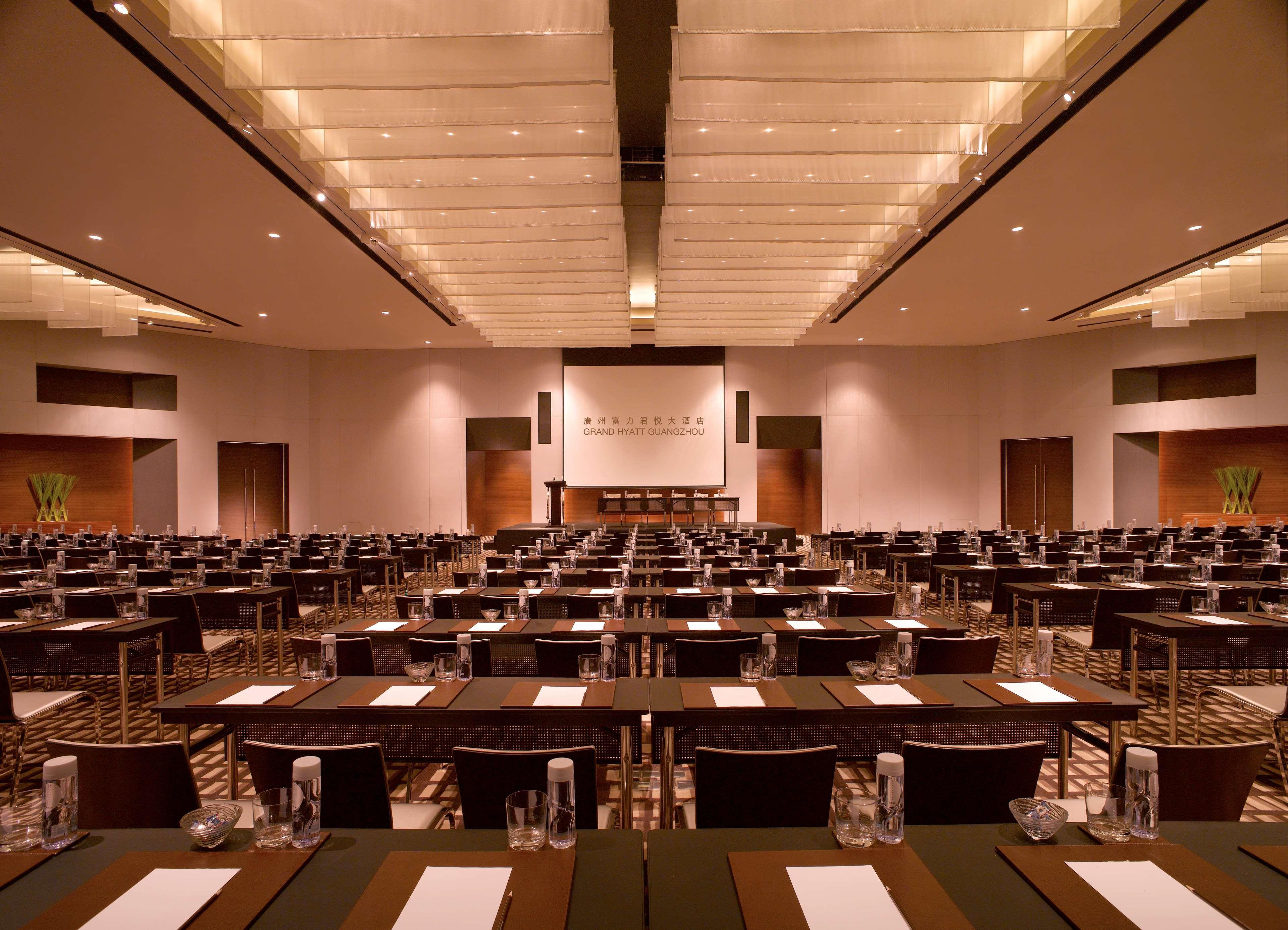 Hotel Grand Hyatt - Free Shuttle Between And Exhibition Center During Fair Guangzhou