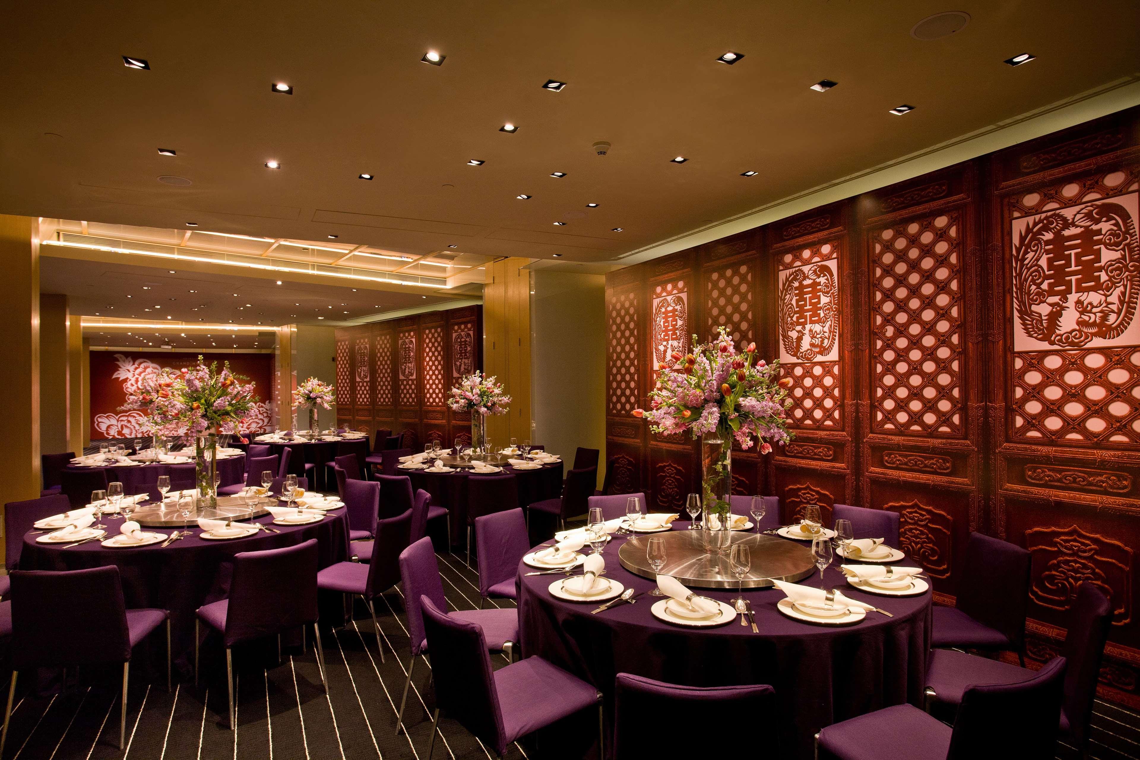 Hotel Grand Hyatt - Free Shuttle Between And Exhibition Center During Fair