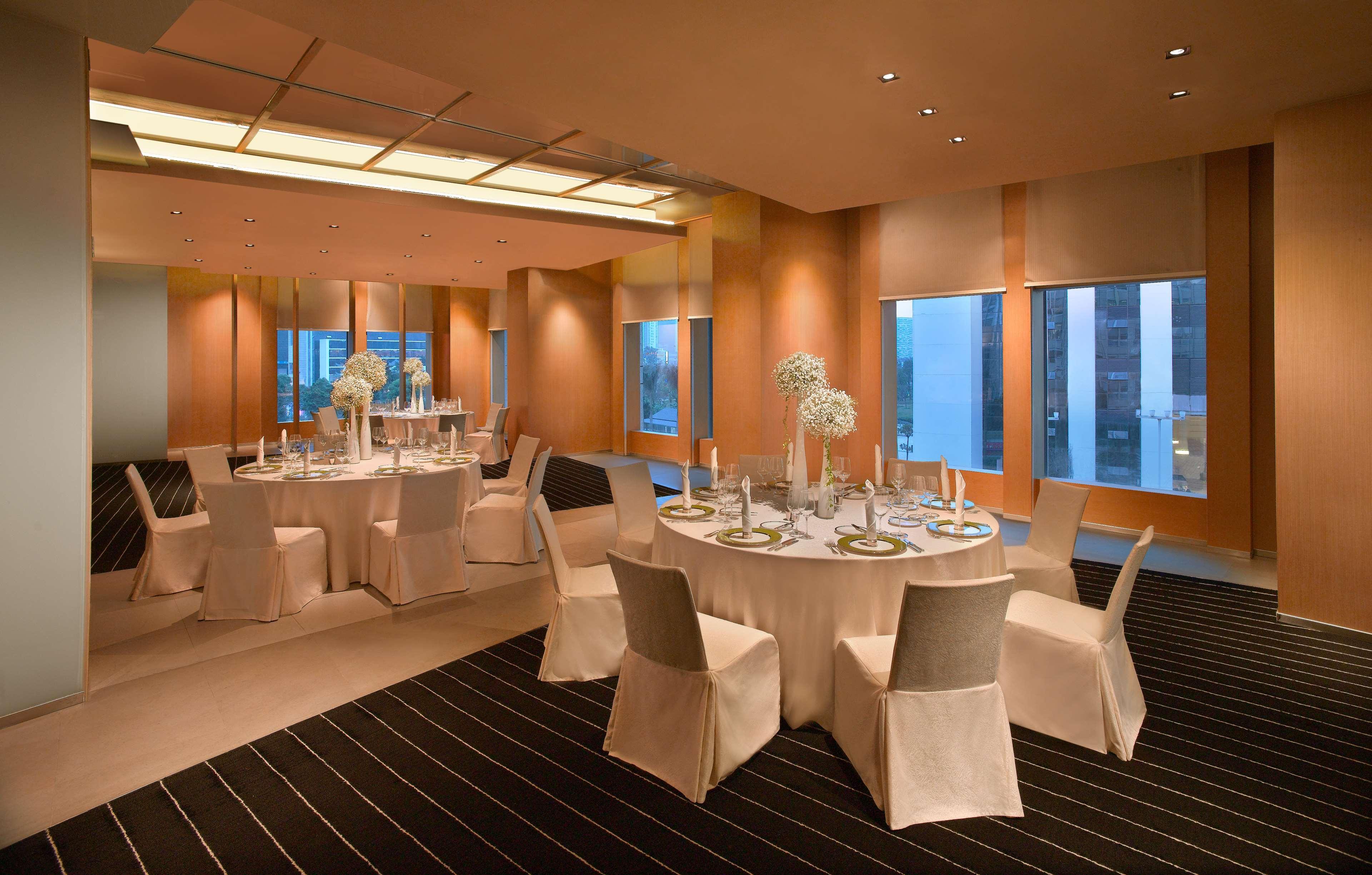 Grand Hyatt - Free Shuttle Between And Exhibition Center During Fair Hotel 5*