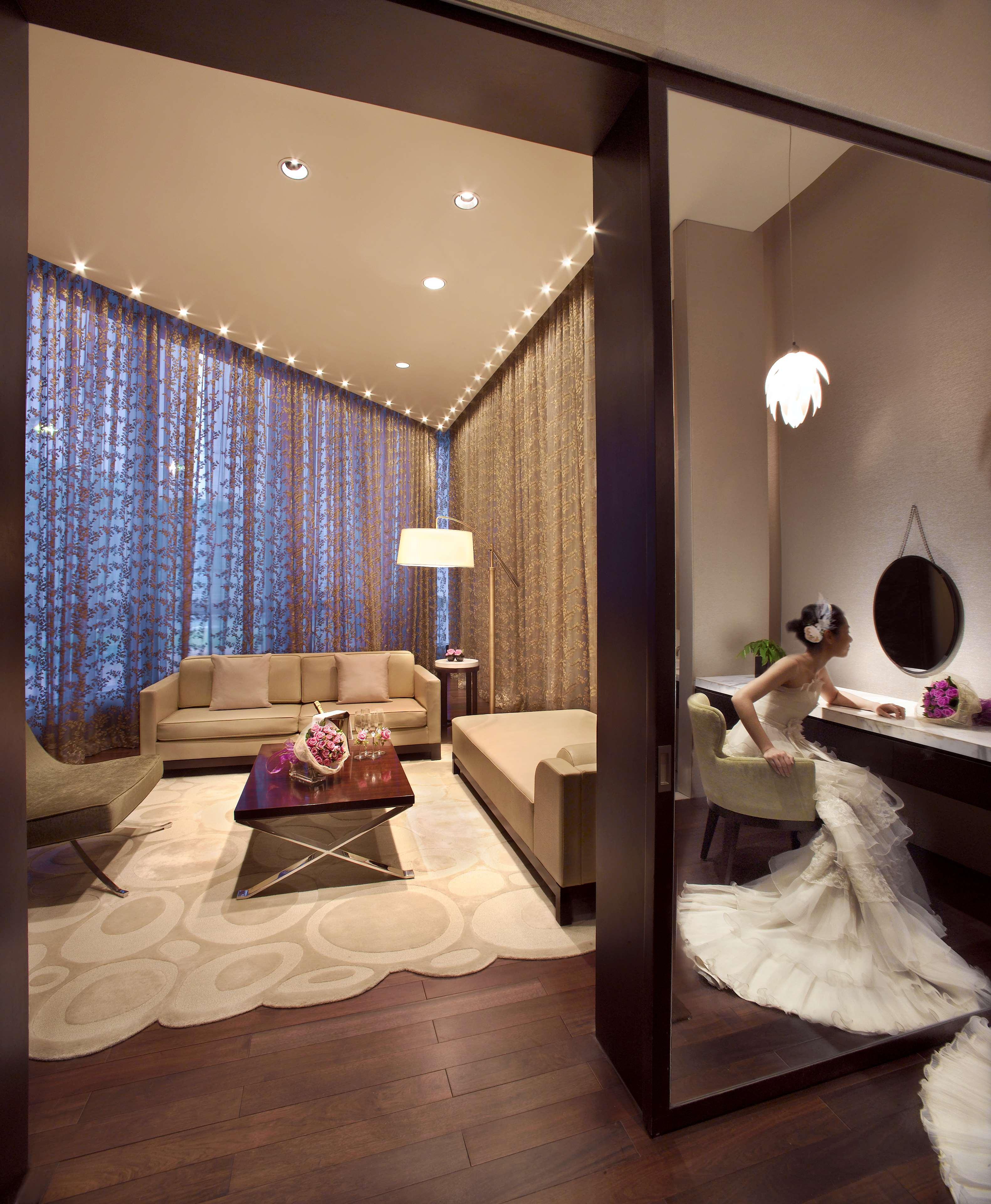 Hotel Grand Hyatt - Free Shuttle Between And Exhibition Center During Fair