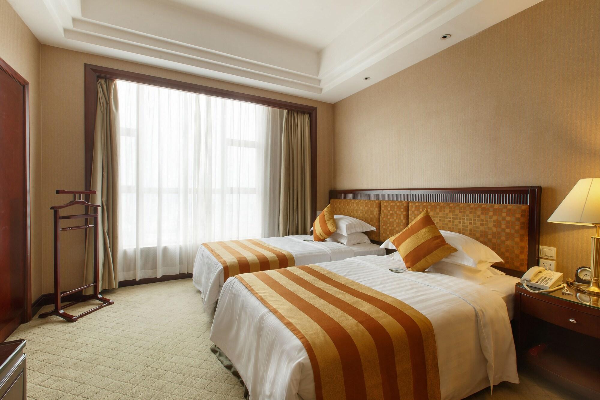 Grand Royal Hotel 4*