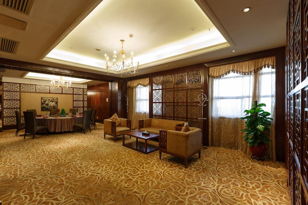 Hotel Grand Royal 4*