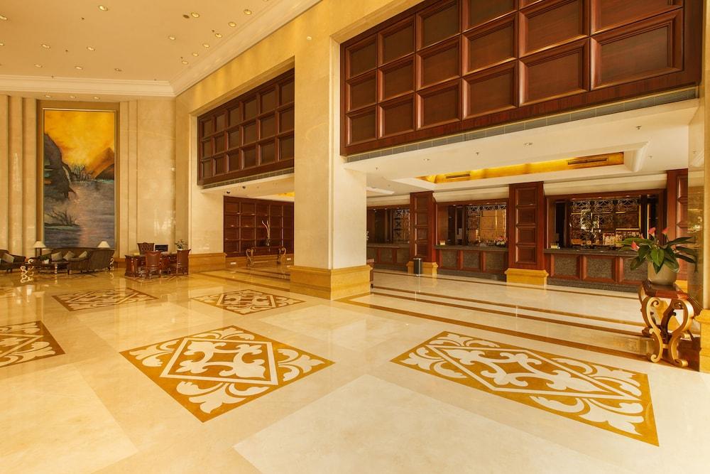 Hotel Grand Royal