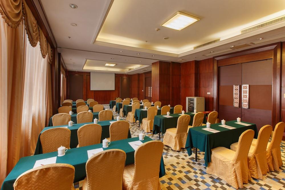 Hotel Grand Royal 4*
